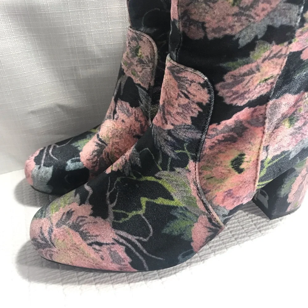 Hippie Laundry Women’s 8 M Dark Blue Rose Floral Velvet Ankle Bootie Boots